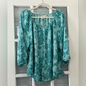 St John’s Bay Women’s 2X Blue Floral Top 3/4 Sleeve Light Flowy Henley Blouse